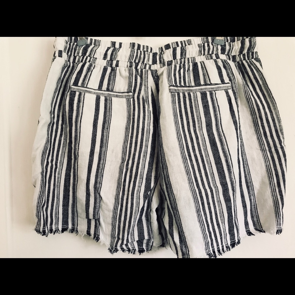 Linen Shorts - Picture 2 of 3